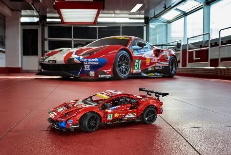 El Grupo LEGO revela el último modelo en alinearse en la parrilla de salida, el LEGO Technic Ferrari 488 GTE "AF CORSE #51".