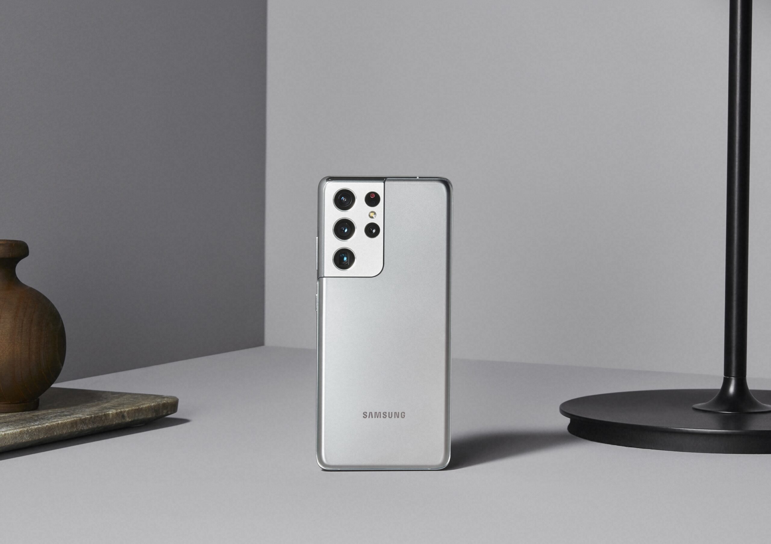 Samsung Electronics presentó el Galaxy S21 Ultra, un dispositivo insignia que supera los límites de lo que un teléfono inteligente puede hacer.