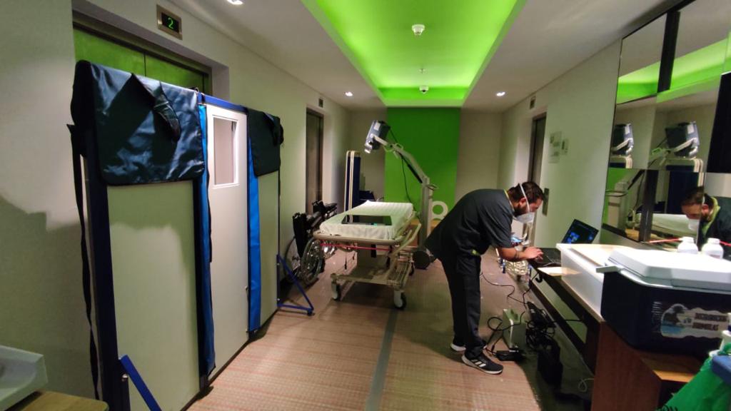 En este sentido, Mizar Health trajo al país equipos de rayos X portátiles que permiten el diagnóstico avanzado de los casos de neumonía