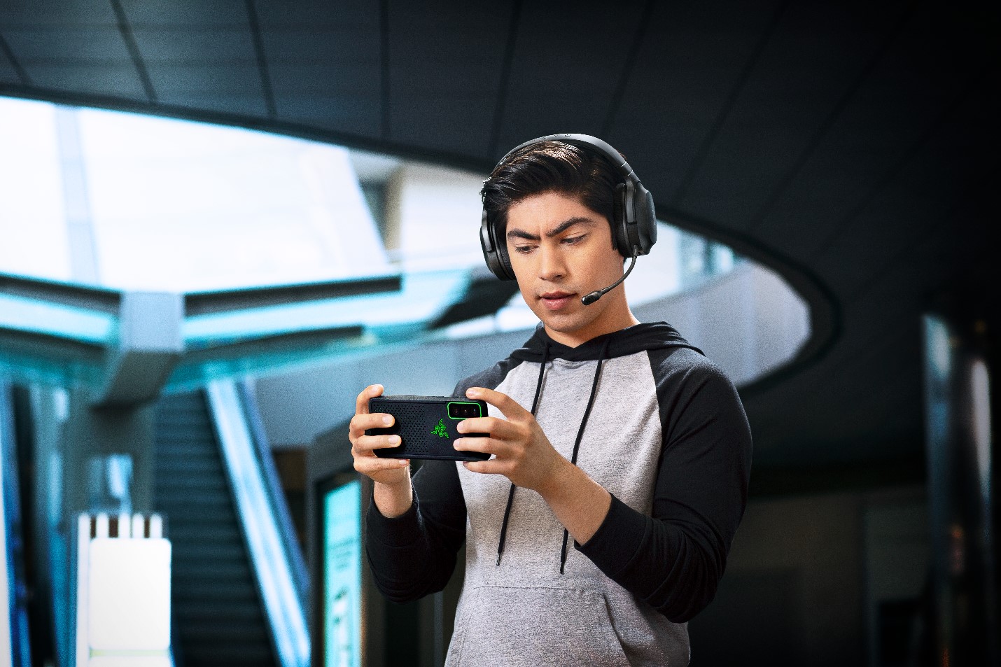 Razer anunció los audífonos inalámbricos mutiplataforma Barracuda X, para jugar en múltiples dispositivos en casa o al aire libre.