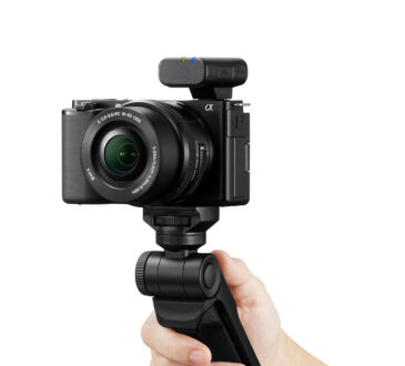 Sony anunció hoy la primera cámara de lentes intercambiables para vloggers de la serie Alpha, la nueva ZV-E10. Diseñada para este segmento