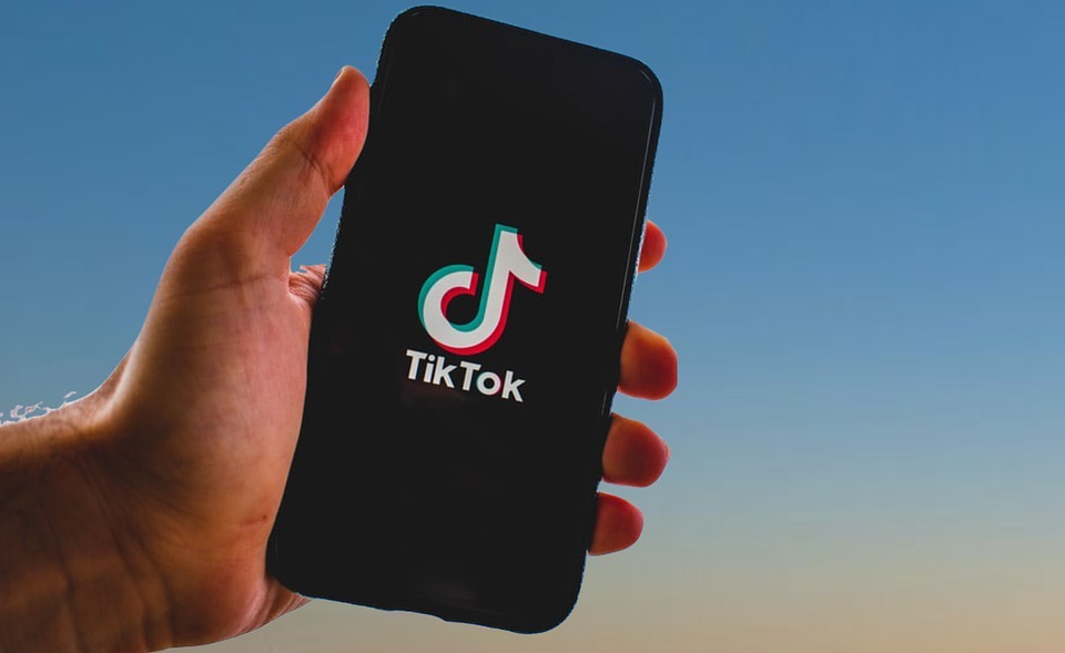 con TikTok LIVE, queremos brindarle a las personas las herramientas para vivir ese mismo nivel de conexión a una audiencia mundial.