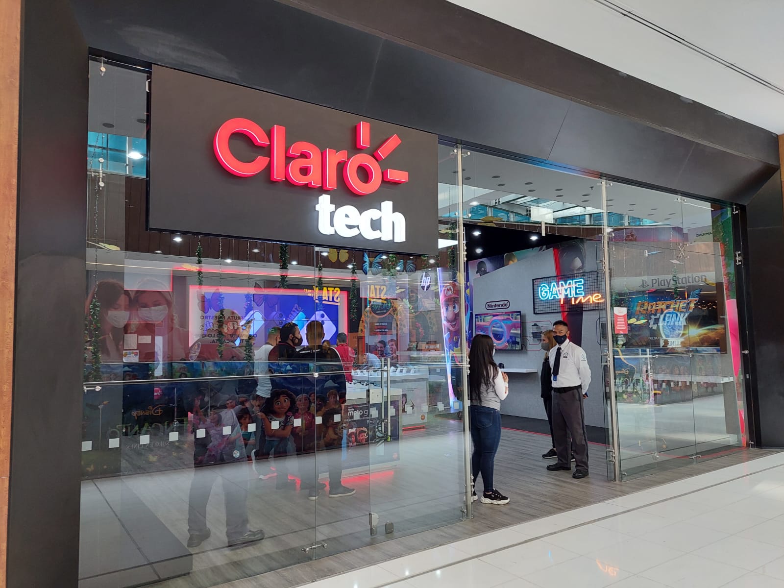 Claro Colombia anunció que inauguró su nueva tienda de tecnología Claro tech, la primera de la compañía líder en telecomunicaciones
