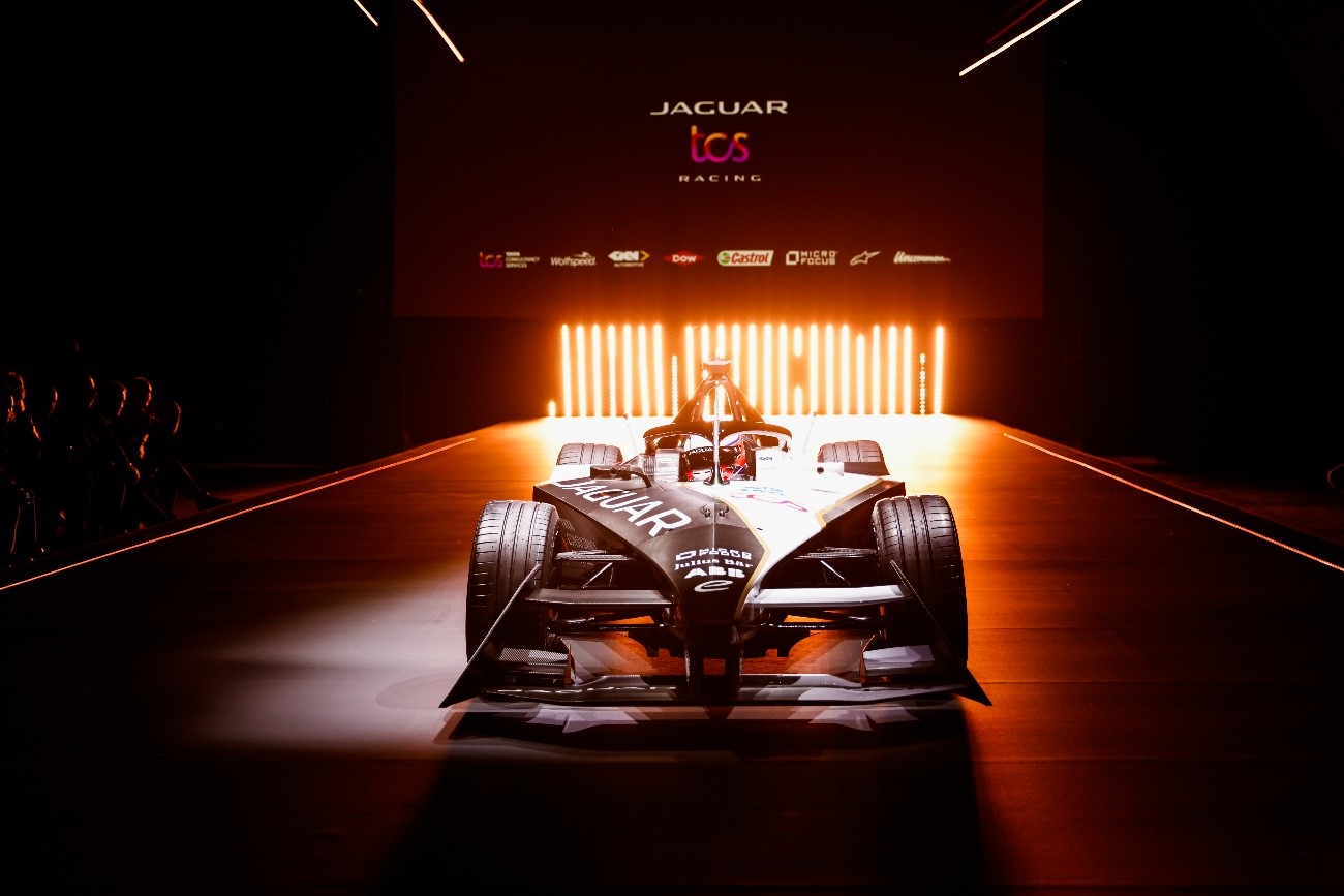 Jaguar TCS Racing debuta con el vehículo eléctrico más veloz en México