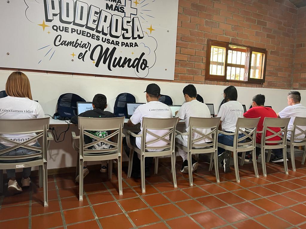 Minsait busca fortalecer la educación en Colombia