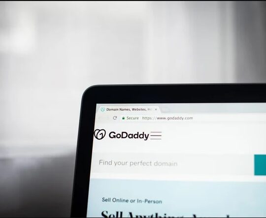 GoDaddy anuncia Búsqueda de Dominios de IA