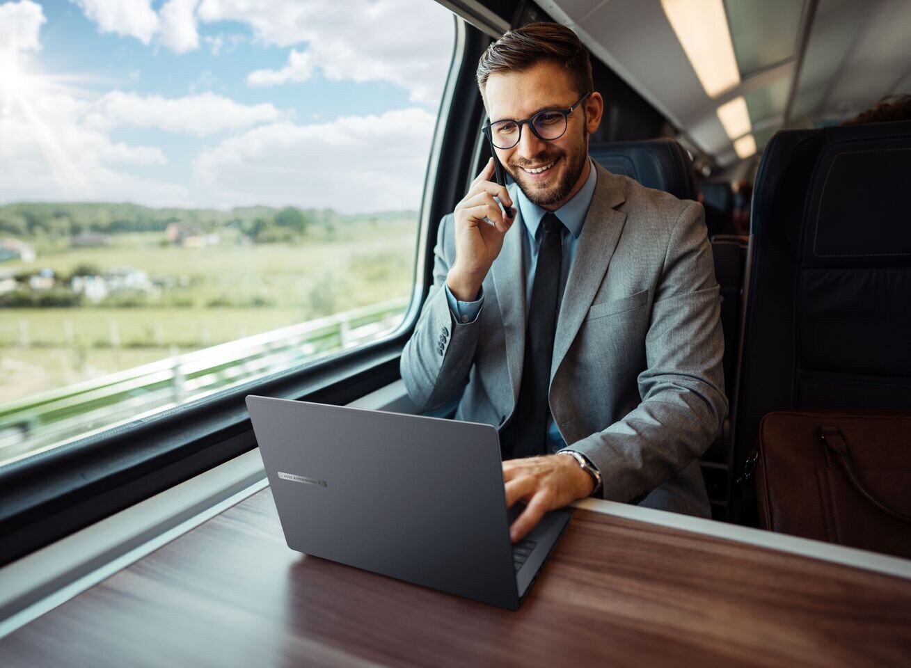ASUS anuncio los nuevos ExpertBook B5 con Intel Core Ultra (Serie 2)
