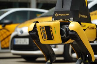 Yellow es el perro robot de Prosegur que llega a Colombia