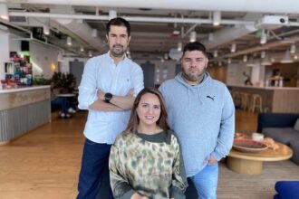 COVOX AI ofrece en Colombia agentes de IA hiperrealistas