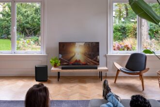 Crea el ambiente perfecto para ver tu serie o película favorita con JBL