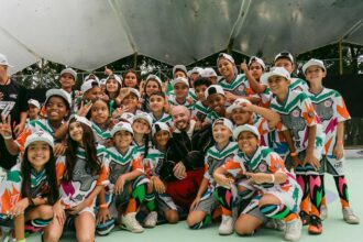 J Balvin, EA SPORTS FC y LALIGA abren cancha de fútbol en Medellín