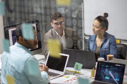 Deel presenta estudio sobre Inteligencia artificial en procesos de RR.HH en PyMes