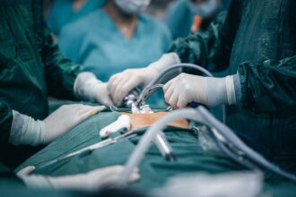 El robot SRT-H lleva la IA a los quirófanos