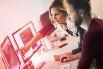 Nuek presenta reporte sobre las mujeres en el sector fintech