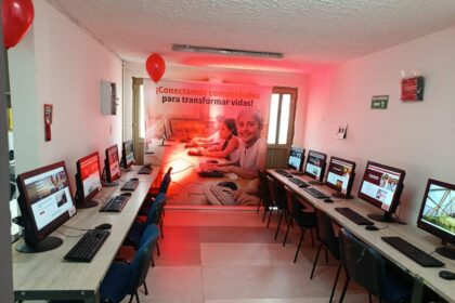 Claro Colombia, PwC Colombia y PCSHEK inauguran nueva Sala de Tecnología