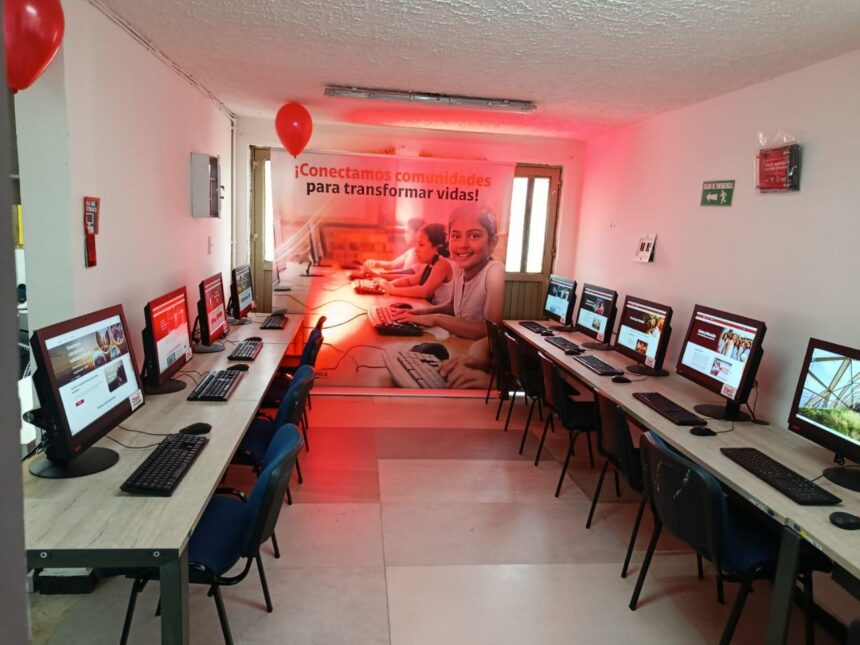 Claro Colombia, PwC Colombia y PCSHEK inauguran nueva Sala de Tecnología