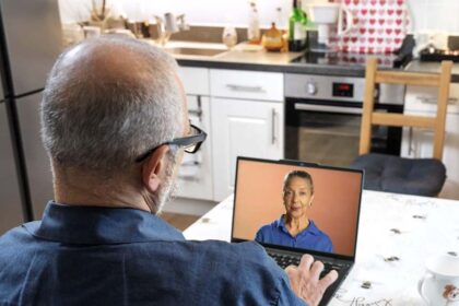 Lenovo presenta el asistente virtual Liv