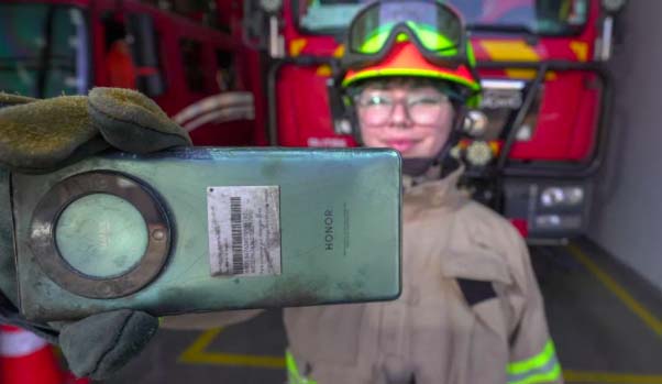 HONOR Magic 5 Lite resiste a voraz incendio en Chile