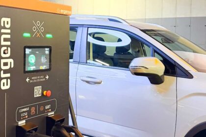 Multiplaza Bogotá coloca en marcha 9 puntos de carga de Ergenia