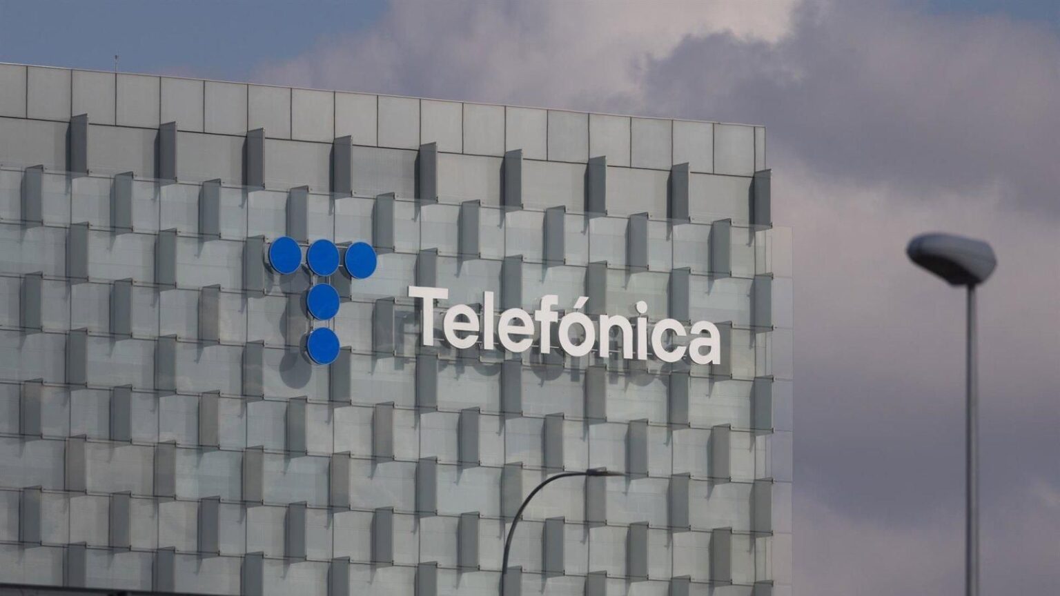 Telefónica ha firma acuerdo con OpenAI