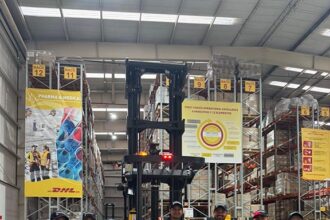 DHL Global Forwarding incorpora montacargas eléctricos en Colombia