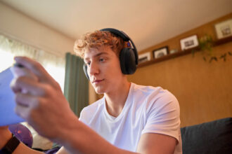 Logitech G anunció los G325 LIGHTSPEED Wireless Gaming Headset