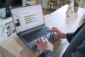 ¿Qué hace a un buen computador para el home office en 2026?