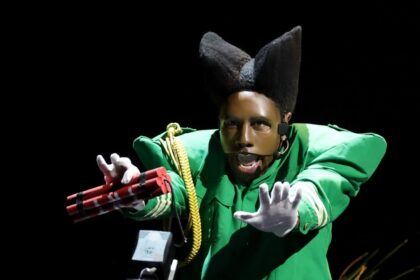 Shure triunfa en los premios GRAMMY con innovación en micrófonos