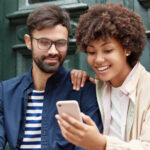 Colombianos pasan 50 días al año viendo una pantalla