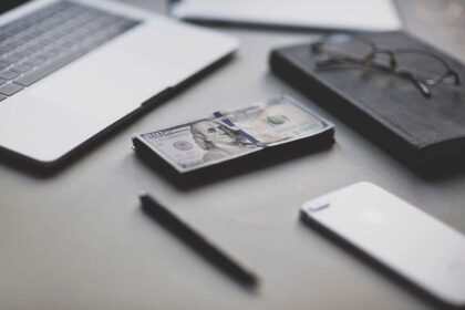 El dinero en la era de TikTok y los “finfluencers”