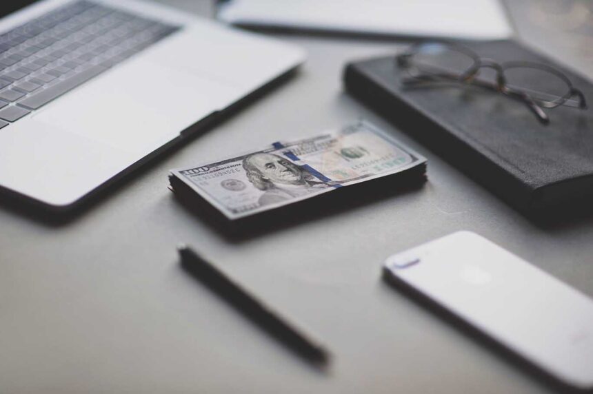 El dinero en la era de TikTok y los “finfluencers”