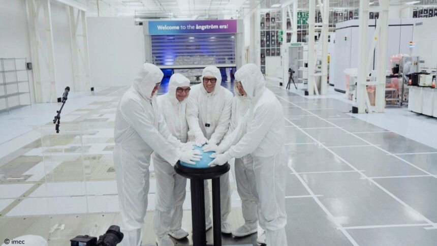 Imec anuncia la llegada del sistema de litografía ASML EXE:5200