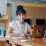 La participación femenina en cursos de IA crece en Colombia