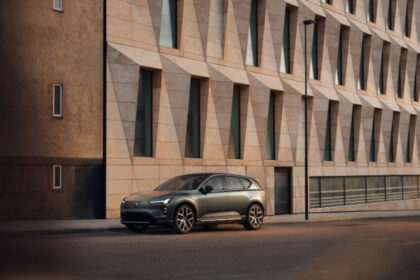 Volvo Cars acelera la producción del EX60 para satisfacer la demanda global