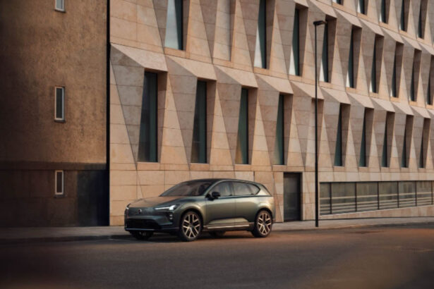 Volvo Cars acelera la producción del EX60 para satisfacer la demanda global