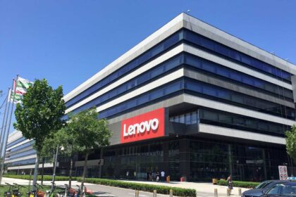 Lenovo alcanza ingresos récord impulsados por IA en FY 2025/26
