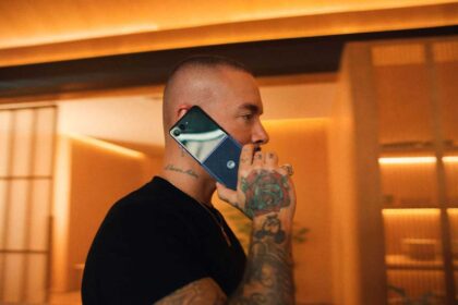 Motorola estrena campaña de fútbol protagonizada por J Balvin