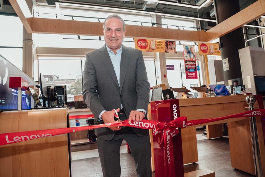 Lenovo inaugura su Zona Exclusiva tienda La Curacao en Miraflores