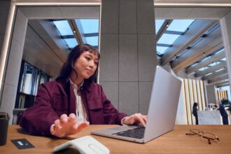 Logitech presentó el mouse plegable Mobi Fold