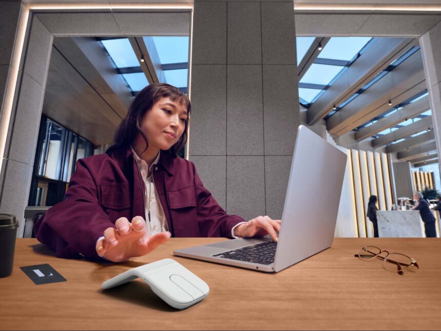 Logitech presentó el mouse plegable Mobi Fold