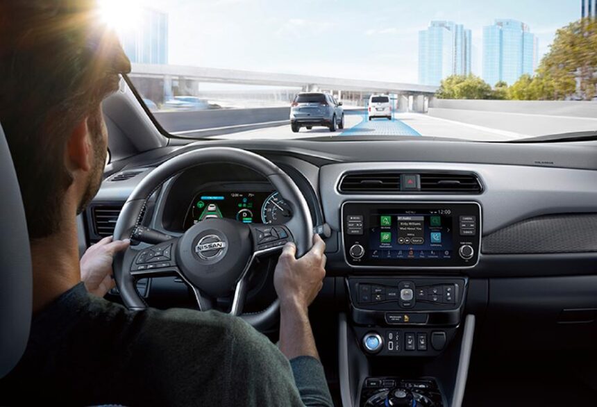 Nissan refuerza la seguridad al conducir diaria con tecnologías de asistencia