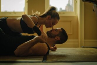 Prime Video revela el adelanto oficial de su película Original Enfrentados: Marfil