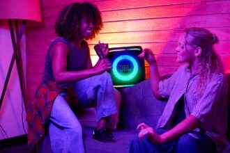 JBL integra Inteligencia Artificial a su línea PartyBox