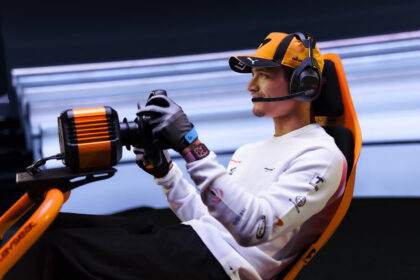 Logitech G presentó el RS50 McLaren Racing Bundle