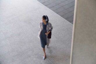 Sony presentó los nuevo auriculares WH-1000XM4C