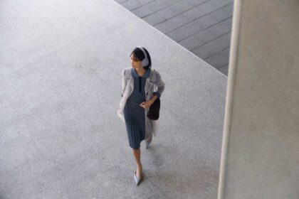 Sony presentó los nuevo auriculares WH-1000XM4C